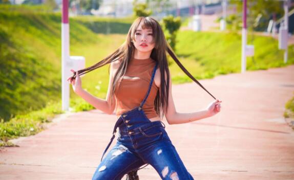 清纯小 妹七 七被面 具男操 疼了你轻点 轻点被 操得 逼都烂 了 我回来了 还是主播赚钱